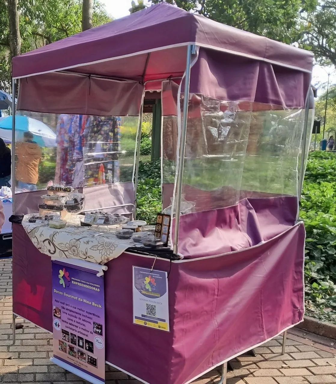 Barraca de feiras Roxo semi nova 1.40x1.40, já com a mesa de exposição.  - Foto 4