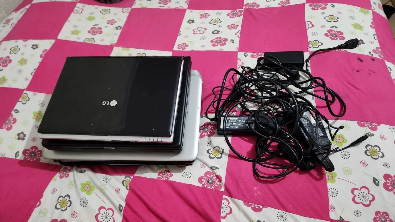 Vendo kit com 5 notebooks antigos