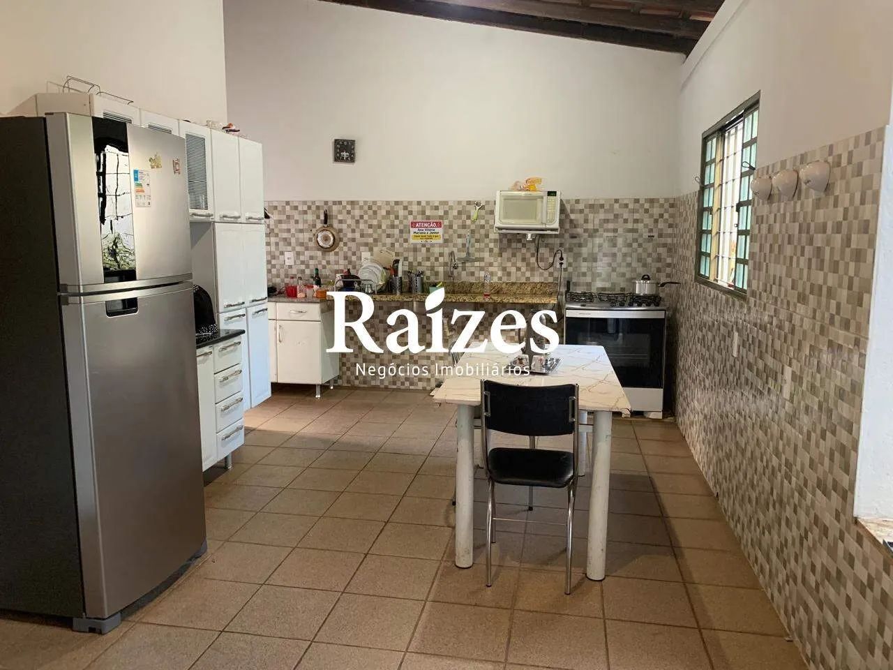 Casa com cômodo comercial independente no Bairro Pacaembu em Uberlândia - Foto 3