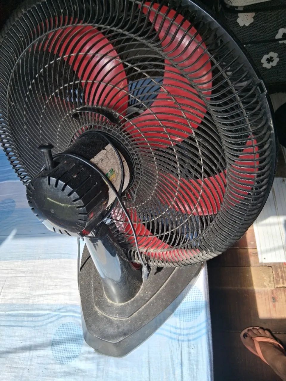 Ventilador de mesa Polishop com defeito 