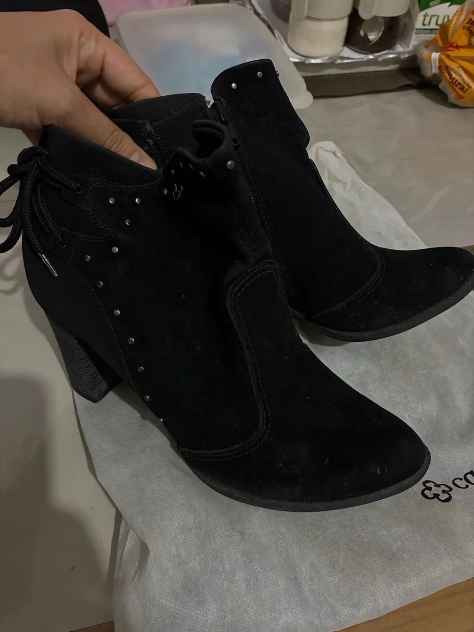 Bota com salto 