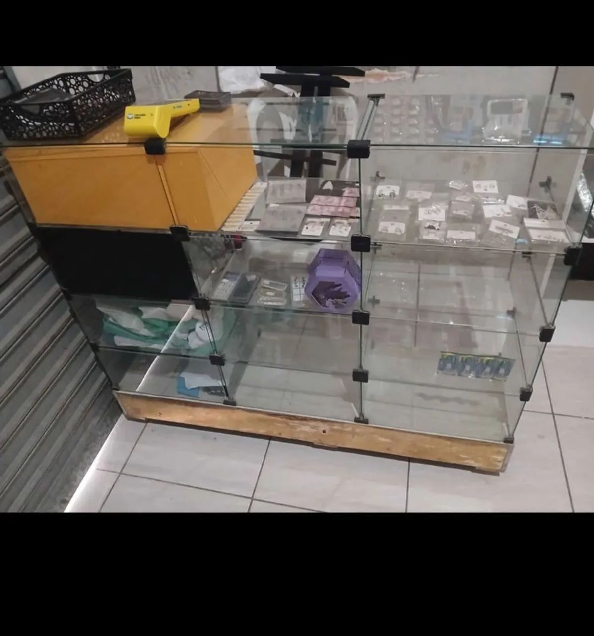 Vitrine de vidro com caixa - Foto 2