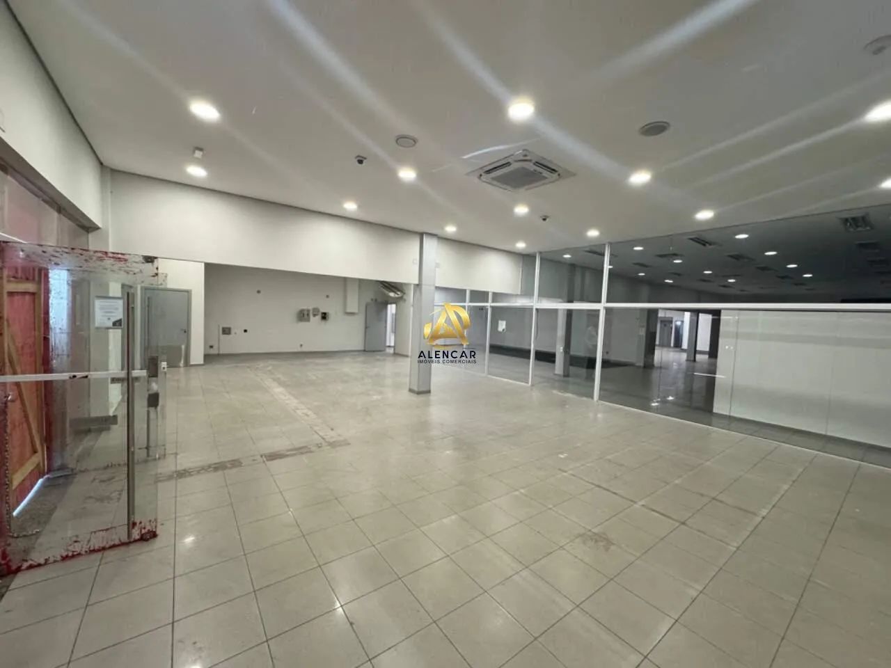 LOJA COMERCIAL COM 800M² EM UMA DAS PRINCIPAIS AVENIDAS DA GLÓRIA  VILA VELHA/ES - Foto 3