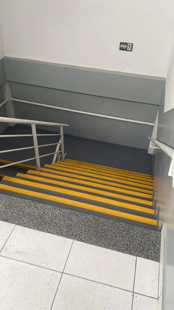 Pédio Comercial, +1000m2, estacionamento interno, banheiro para deficiente, 10 vagas - Foto 2