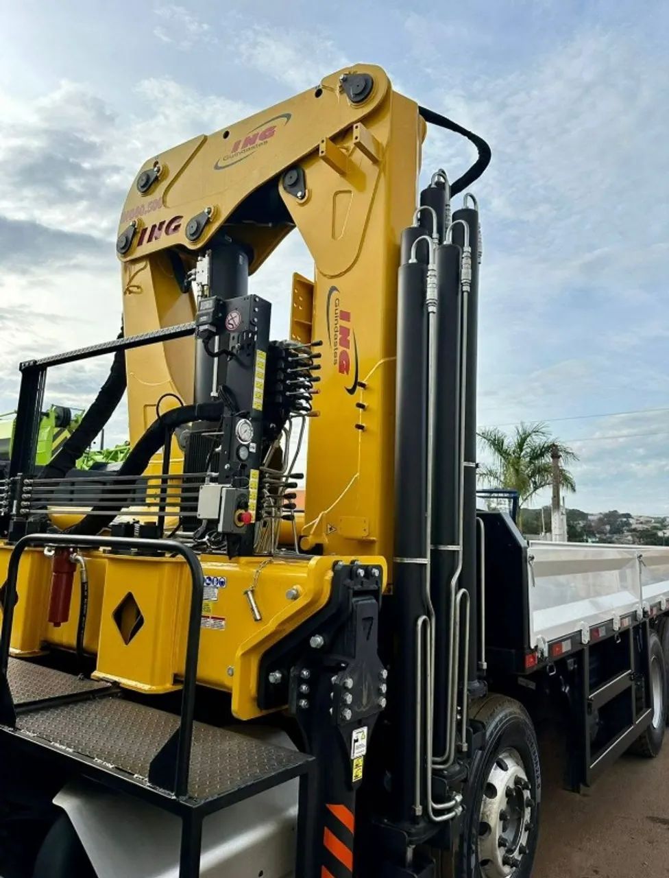 Volvo Vm 330 8x2 2017 - Munck ING 60T - Foto 3