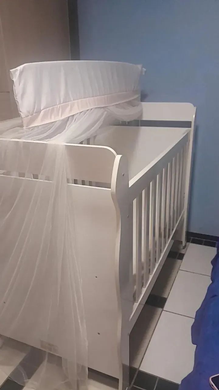 Berço grande de rodinhas com colchão modelo americano não usado 1