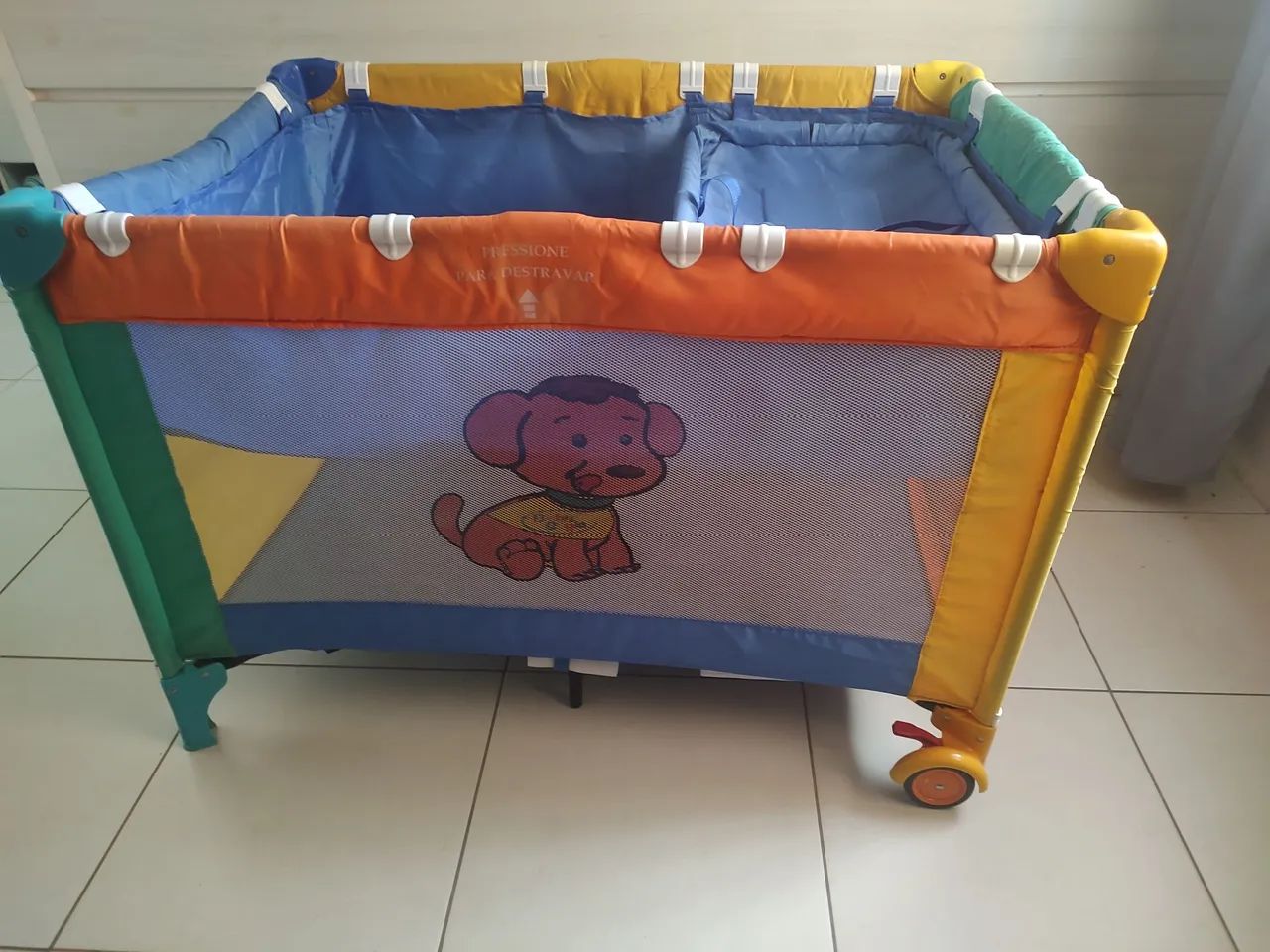 Berço, chiqueirinho, trocador de fralda, colorido, desmontável, em nylon,