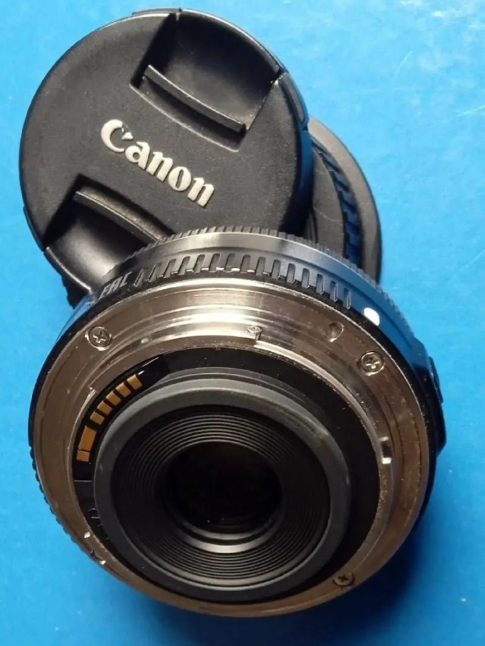 24mm lente canon abertura 2.8 stm foco silencioso, só falo no whats não falo no olx - Foto 2