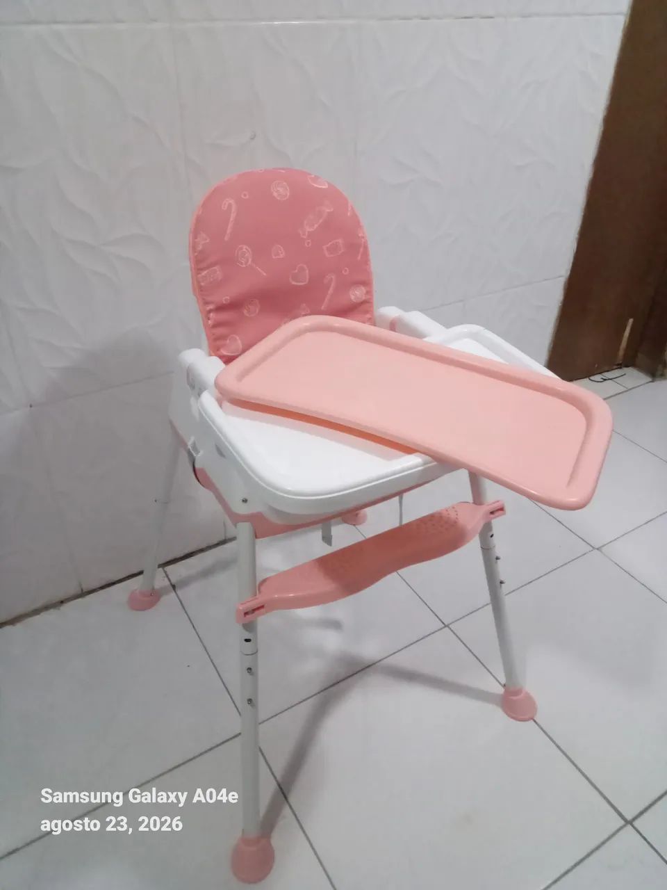 Cadeira de alimentação novinha  - Foto 2