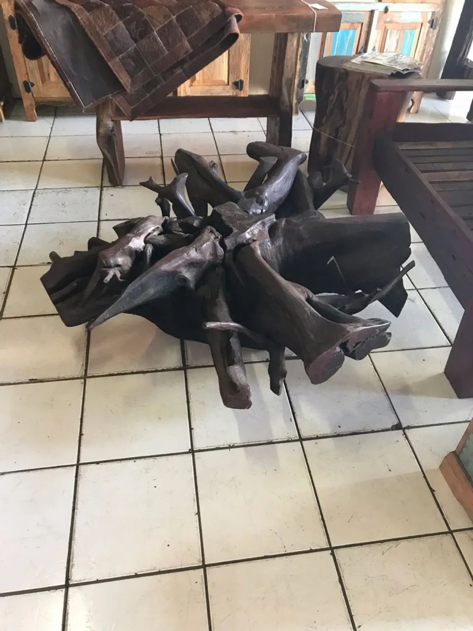 Mesa de centro Tronco aroeira com vidro  - Foto 4