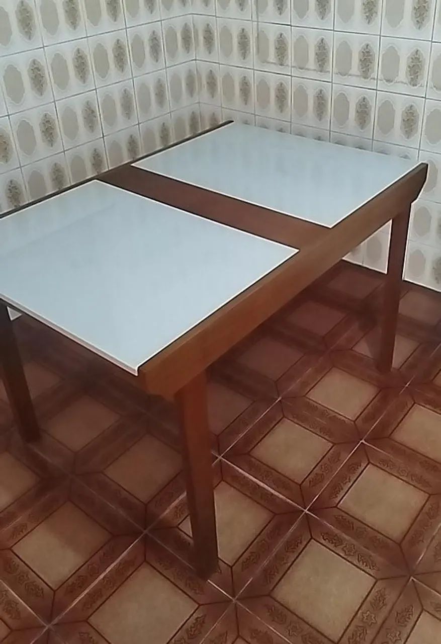 Cama extensível com 04 cadeiras ótimo estado . - Foto 2