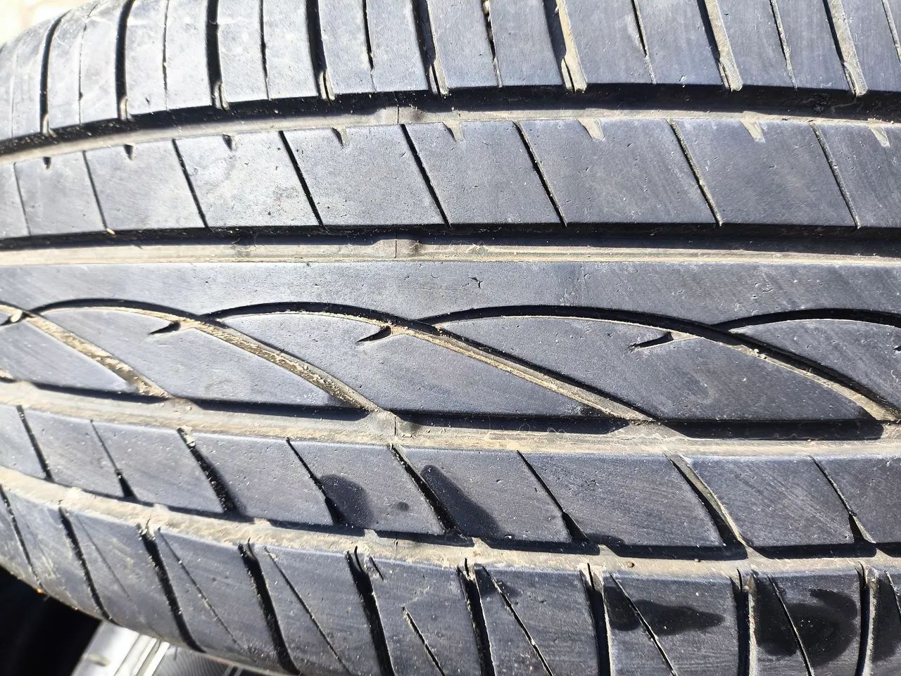 Pneu 205/60 16 - Peças para carros, vans e utilitários - Centro