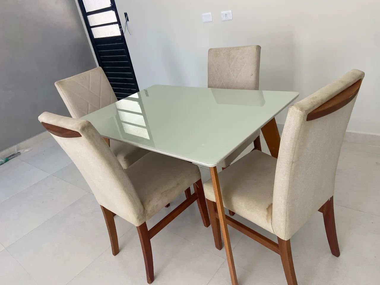 Mesa com 4 cadeiras  - Foto 3