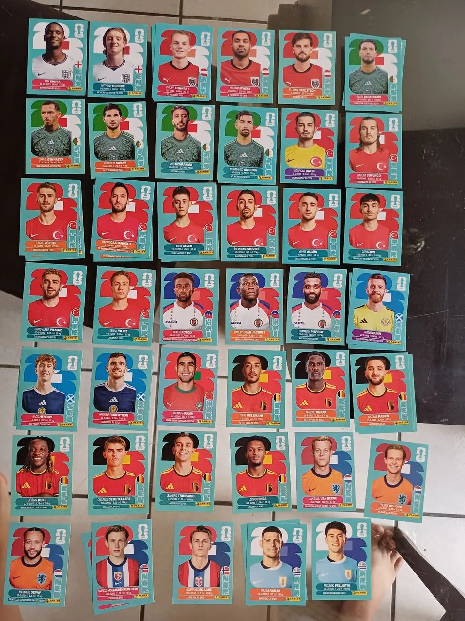 Lote com 171 figurinhas da copa 26 - Foto 3