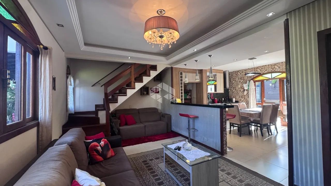 DUAS CASAS INDEPENDENTES COM PISCINA E AMPLO ESPAÇO DE LAZER