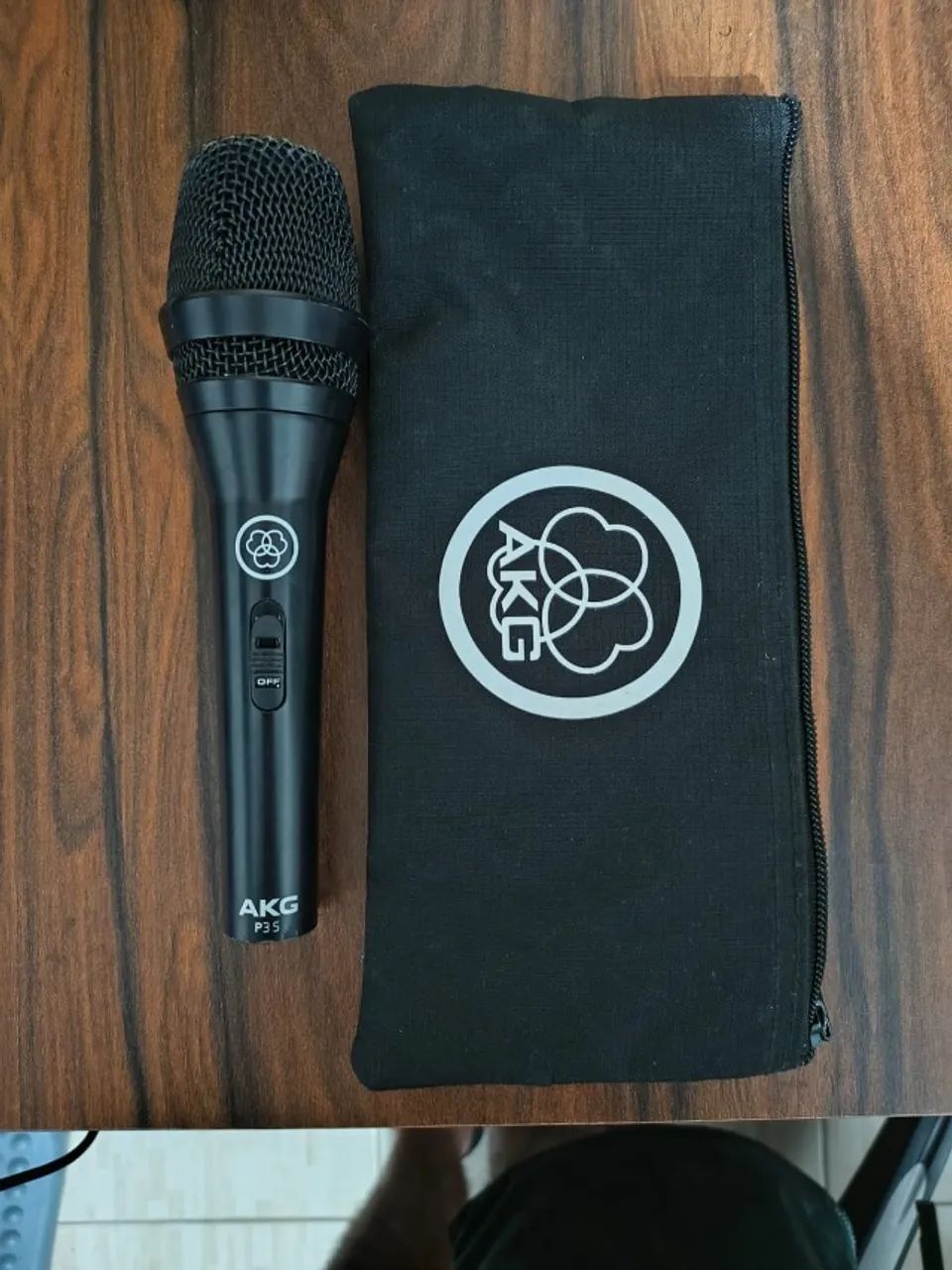 Microfone Dinâmico AKG P3S Cardióide