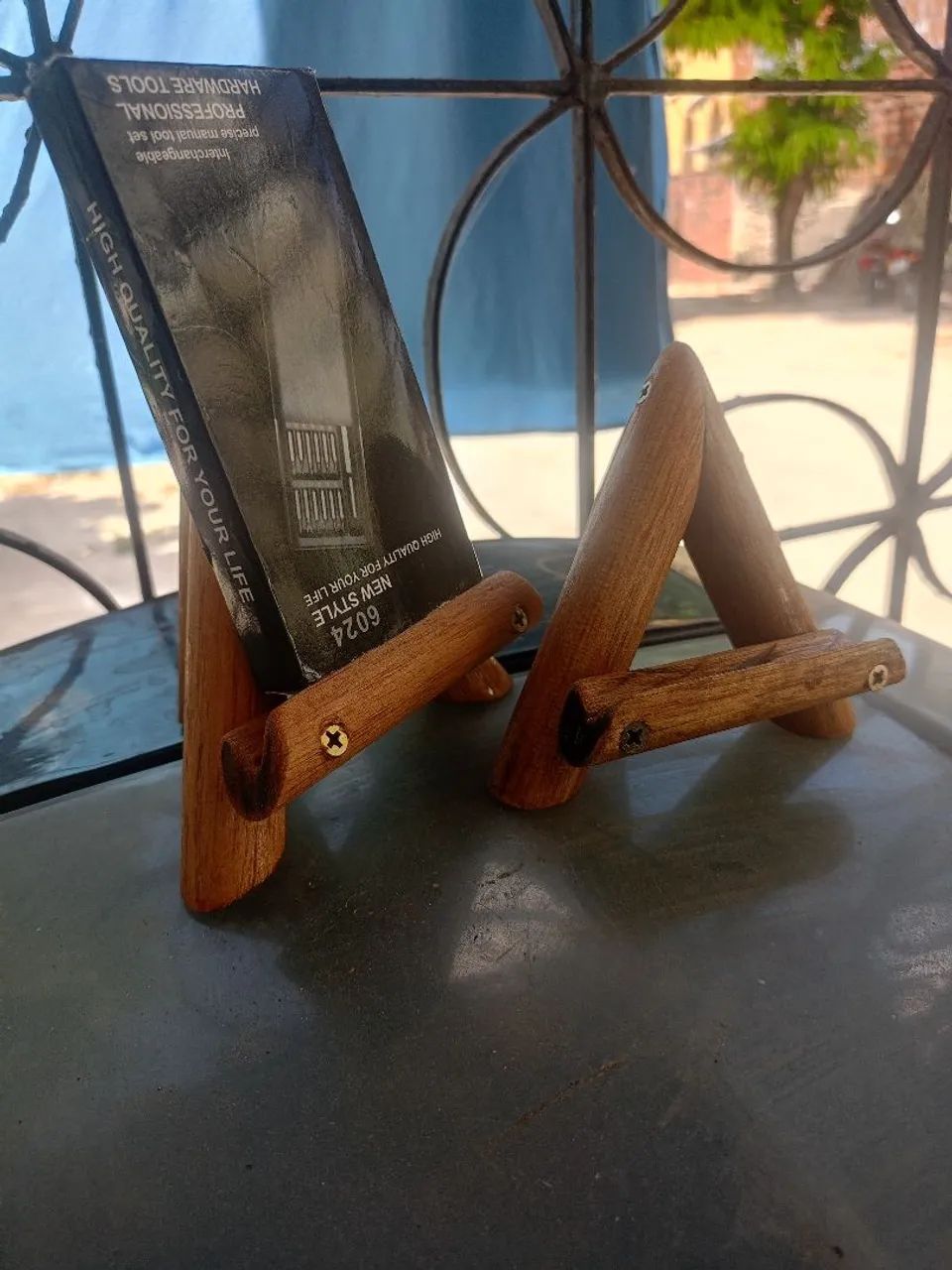 Suporte artesanal para celulares e tabletes  - Foto 2