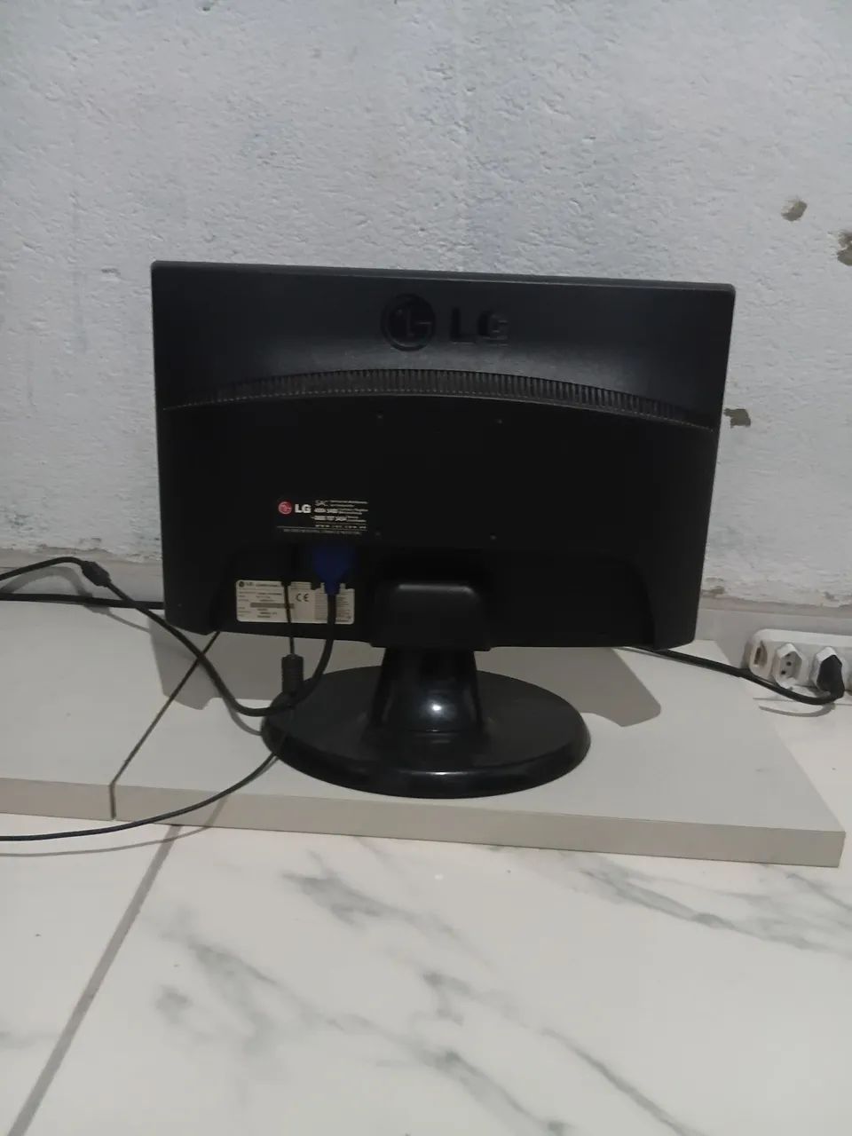 Um monitor LG de 15 polegadas  - Foto 2