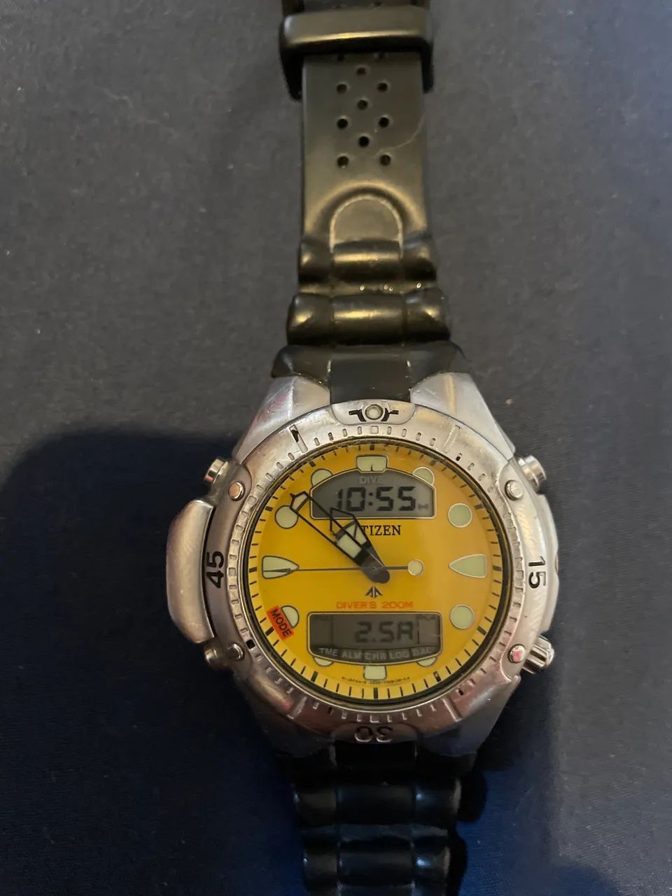 Citizen aqualand Fundo amarelo