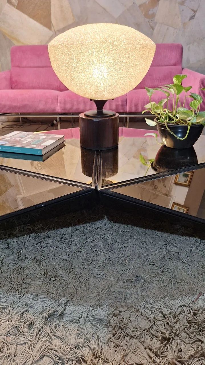 Luminária de mesa com base em jacarandá e cúpula em acrílico  - Foto 2