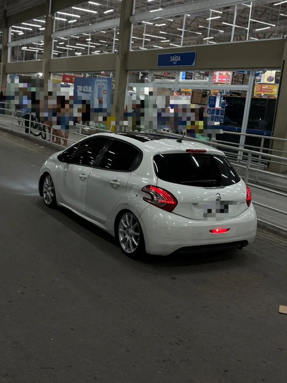 Peugeot 208 208 Allure 1.5 Flex 8V 5p 2014