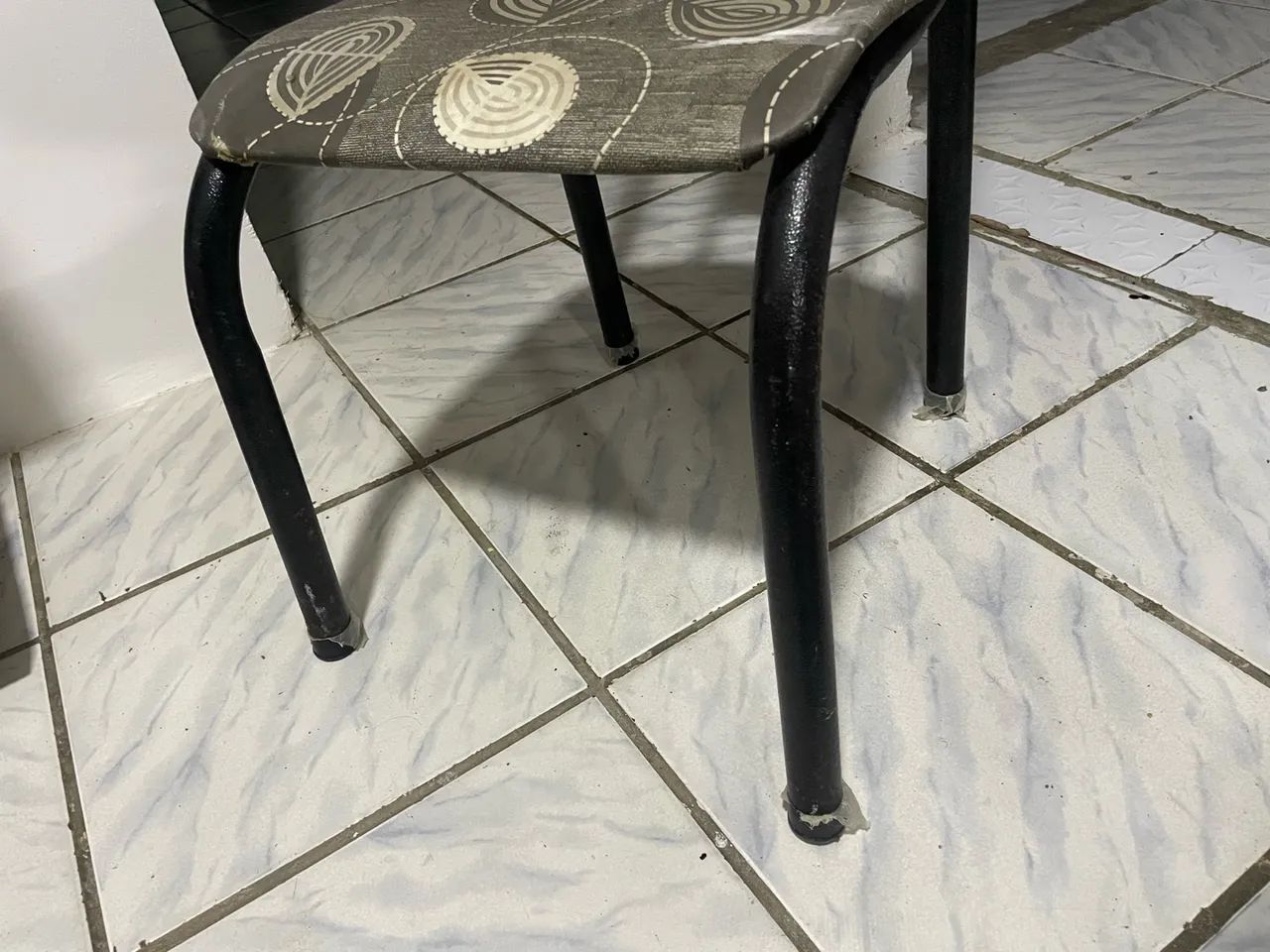 4 Cadeiras de Mesa Estofadas - Foto 2