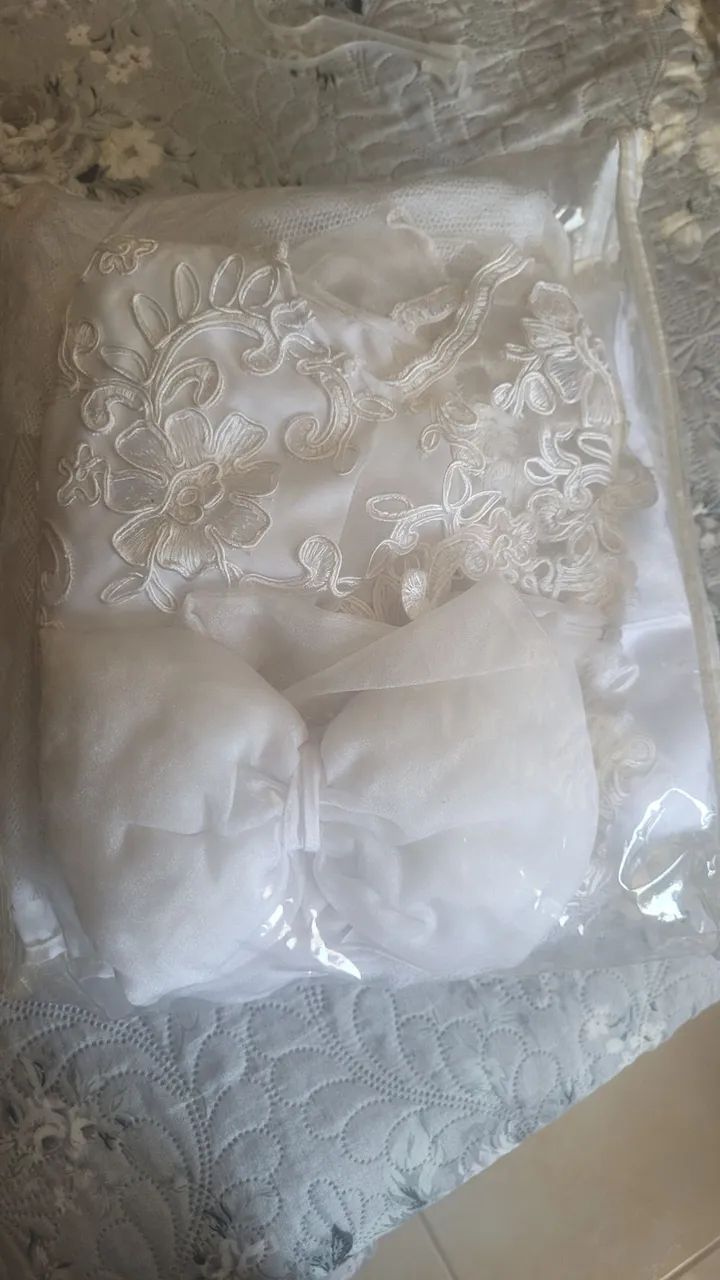Vestido de dama de honra infantil branco luxo (4-6 anos) com renda e pérolas - Foto 3