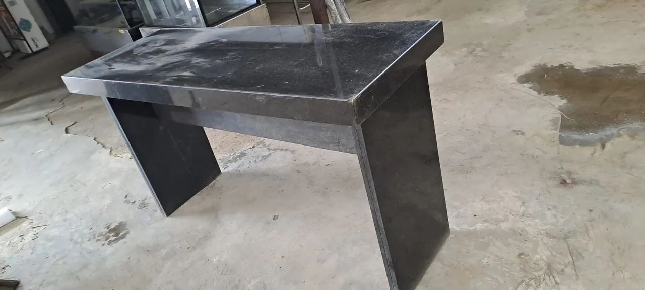 Mesa Granito Preta Expositora Robusta 1,55mx58cmx90cm