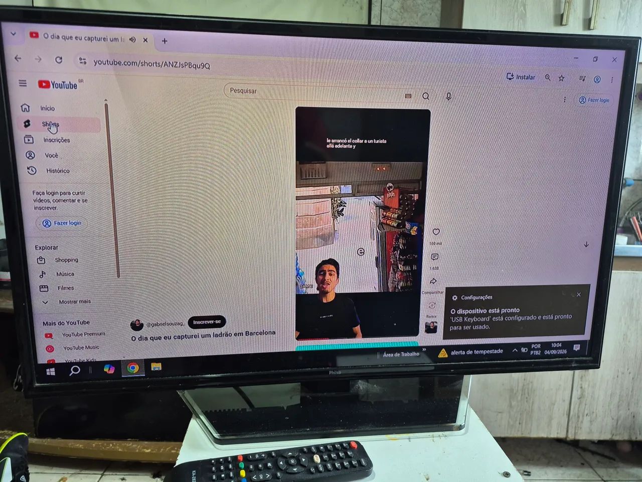 Tv 32 não e smart e notebook com a tela quebrada 