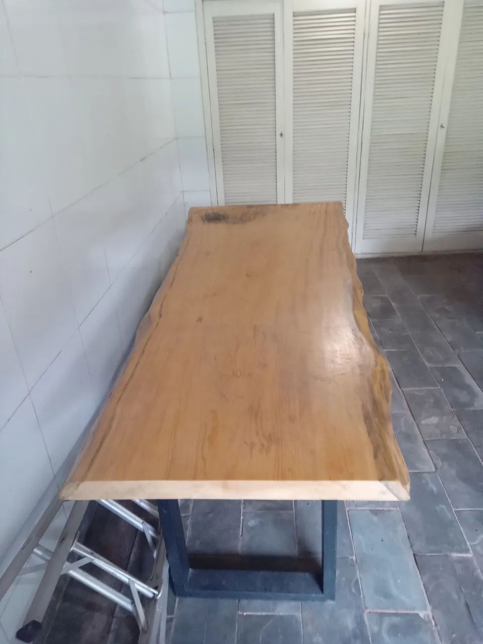Mesa madeira lei
