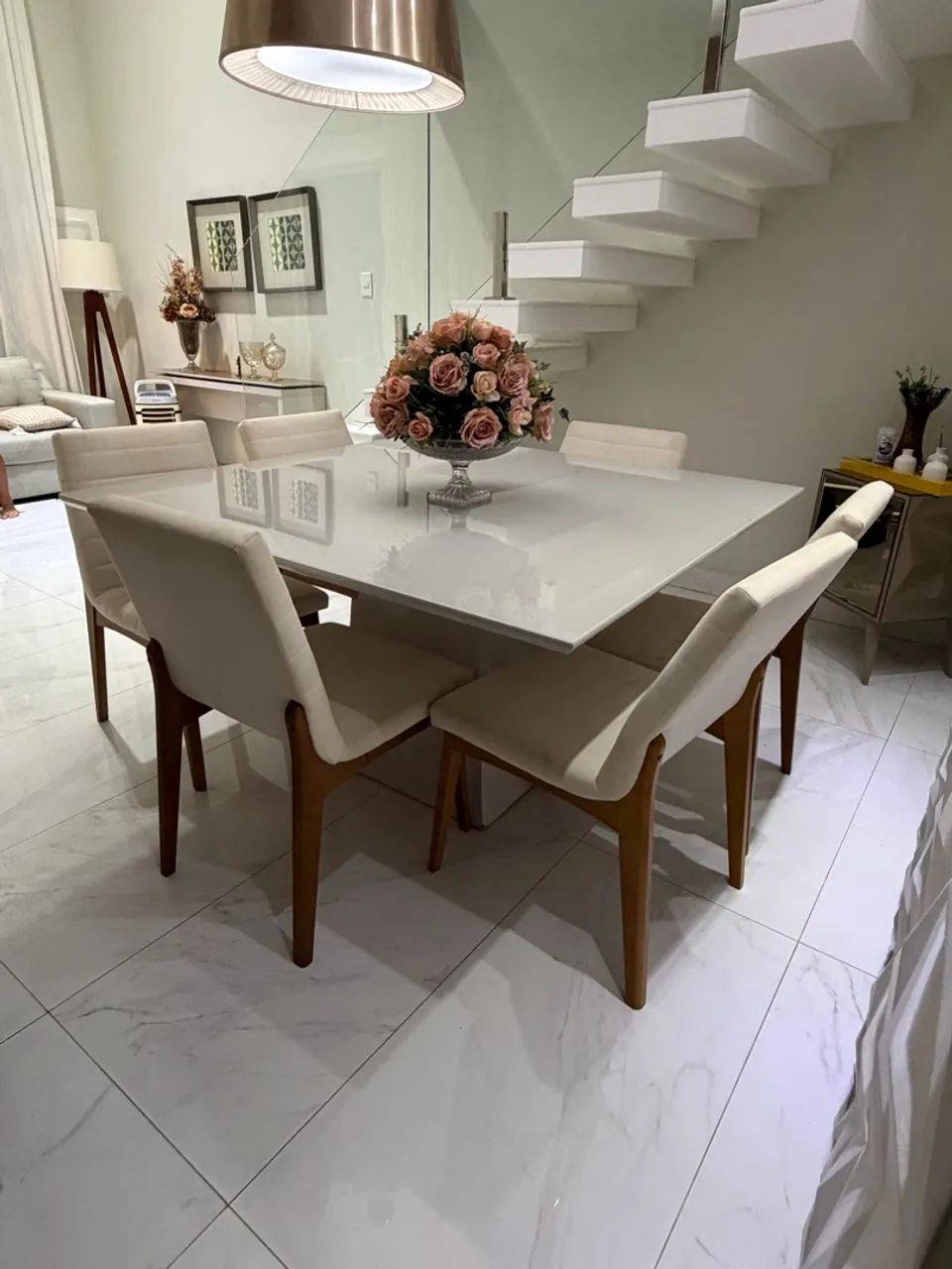 Mesa e cadeiras 