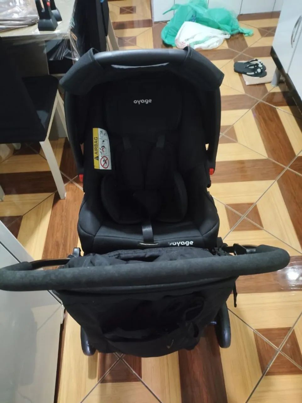 Carrinho de bebê + bebê conforto voyage beta usado 