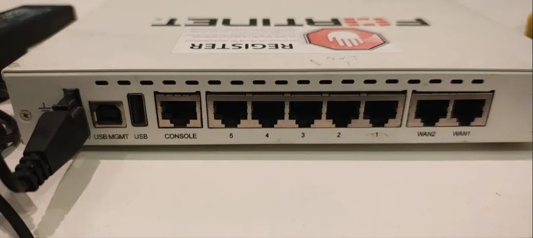 Firewall Fortigate Fortinet 40c Branco Bivolt (Usado) - Foto 2
