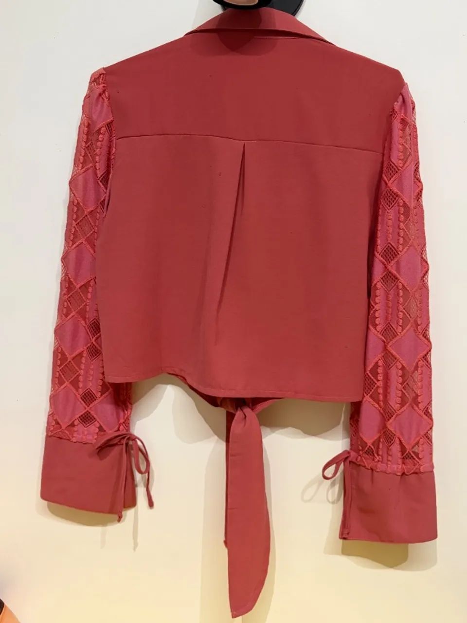 Camisa feminina cropped