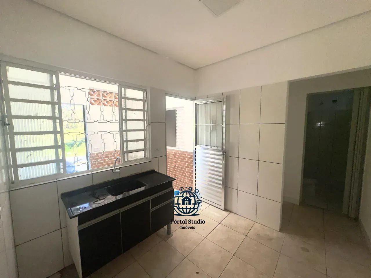 Casa Kitnet com lavanderia - Jd. das Bandeiras