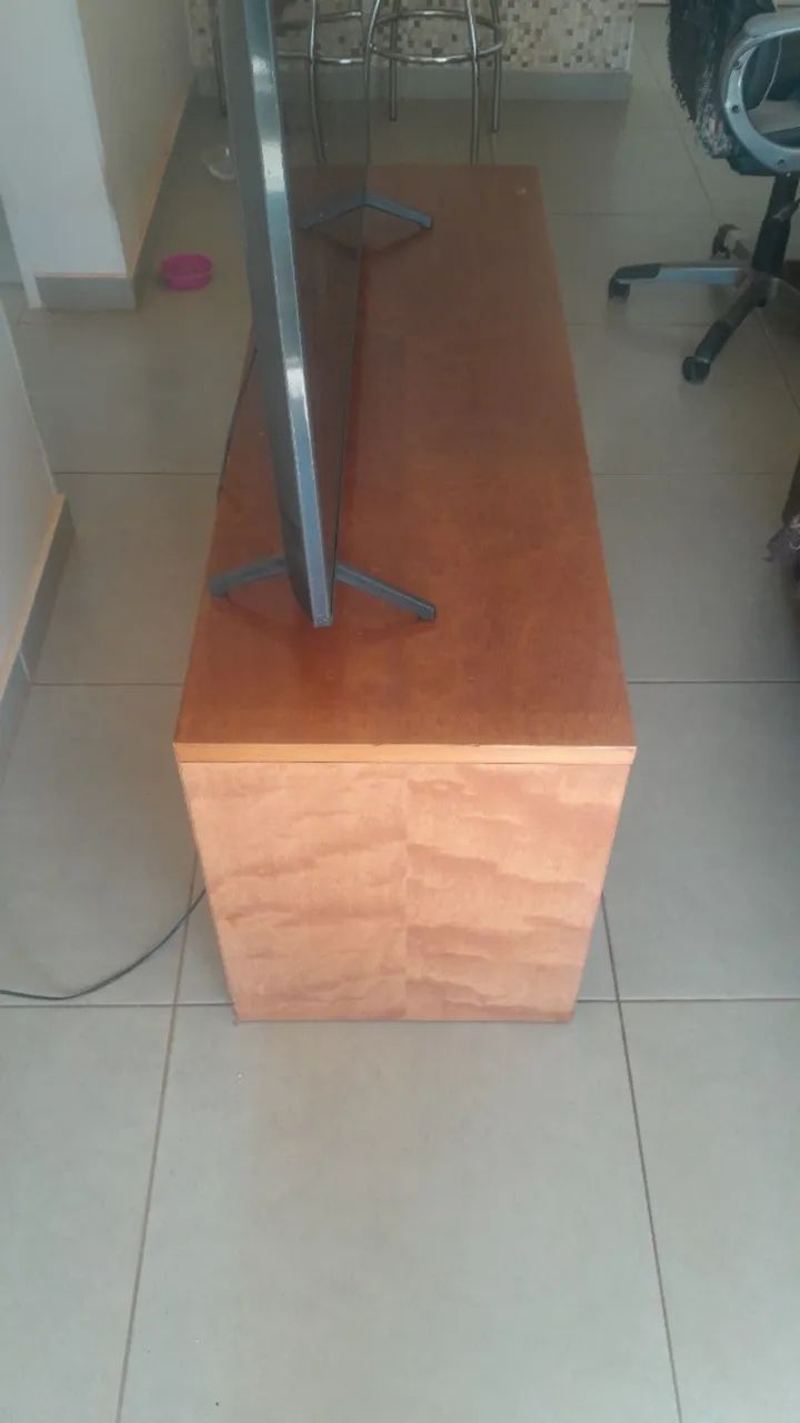 Rack de madeira com rodinhas - Foto 2
