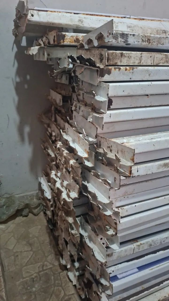 Longarina de 2,30m e capacidade de 2,5t. Valor: 150,00 reais a unidade. - Foto 2