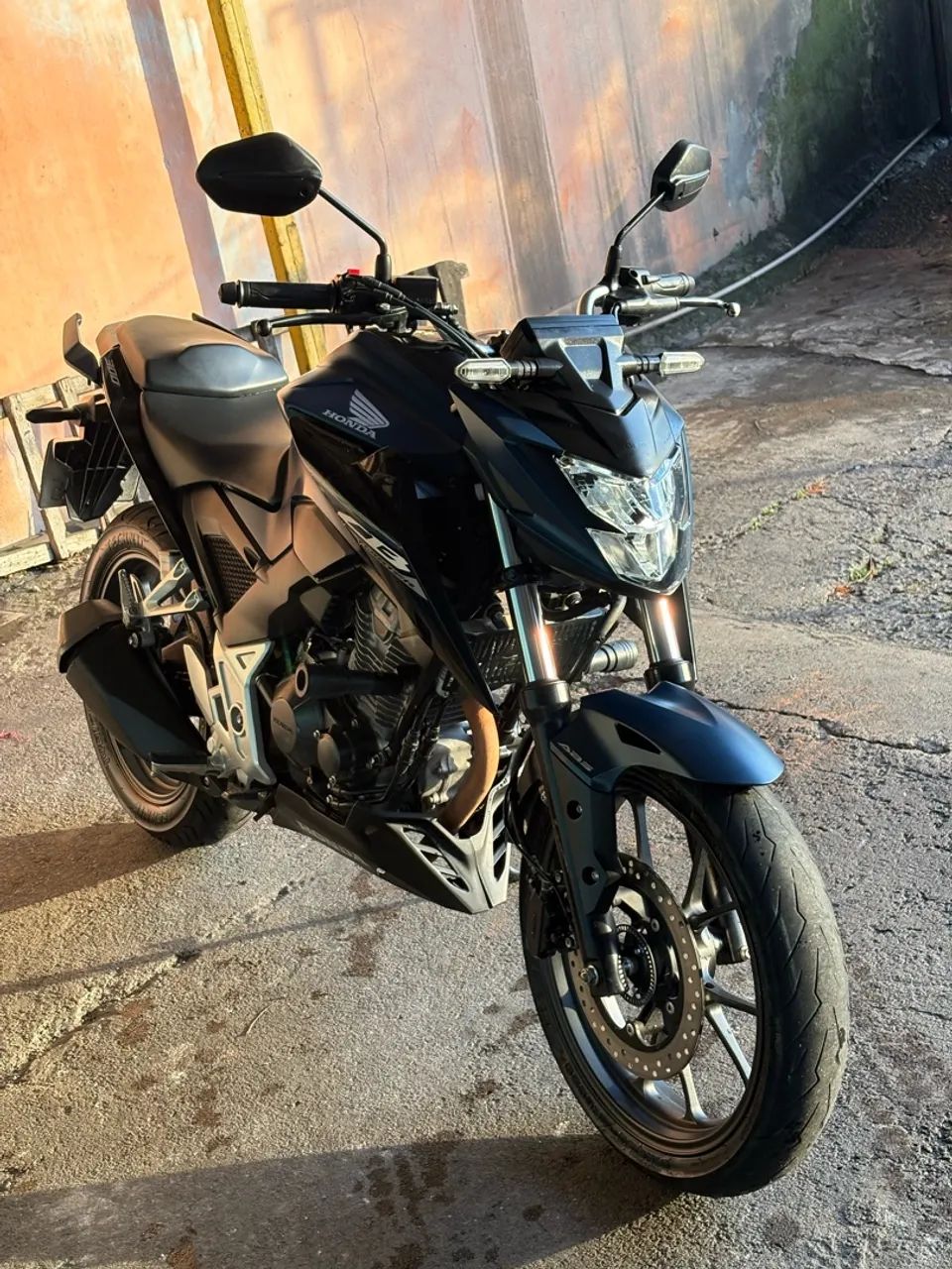 CB300F  - Foto 2