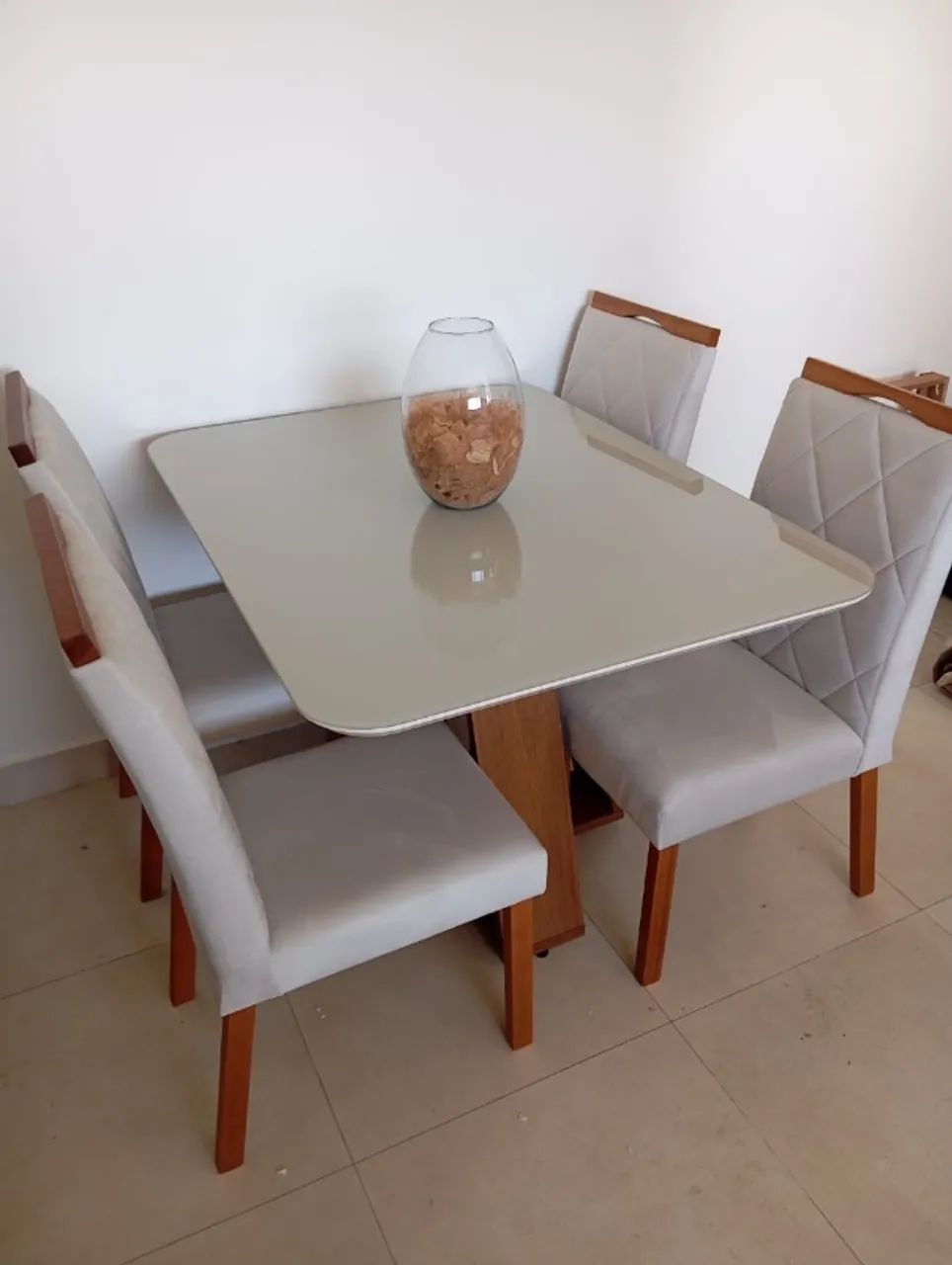 mesa de jantar 4 lugares ( Cadeiras em Madeira macica ) - Foto 2