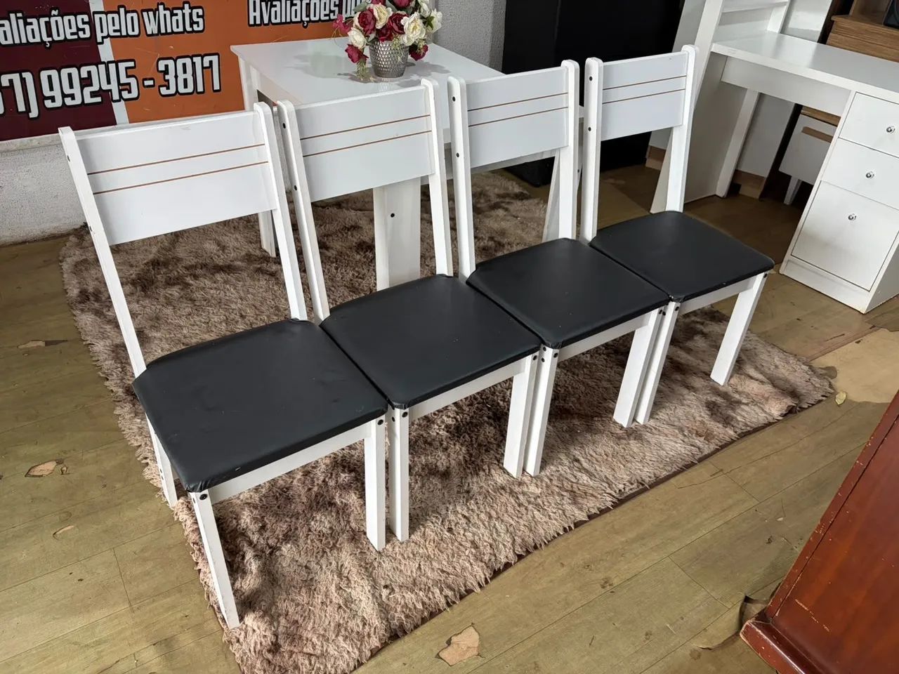 Mesa de jantar com 4 cadeiras bem conservada ((ENTREGO GRATIS)) - Foto 5