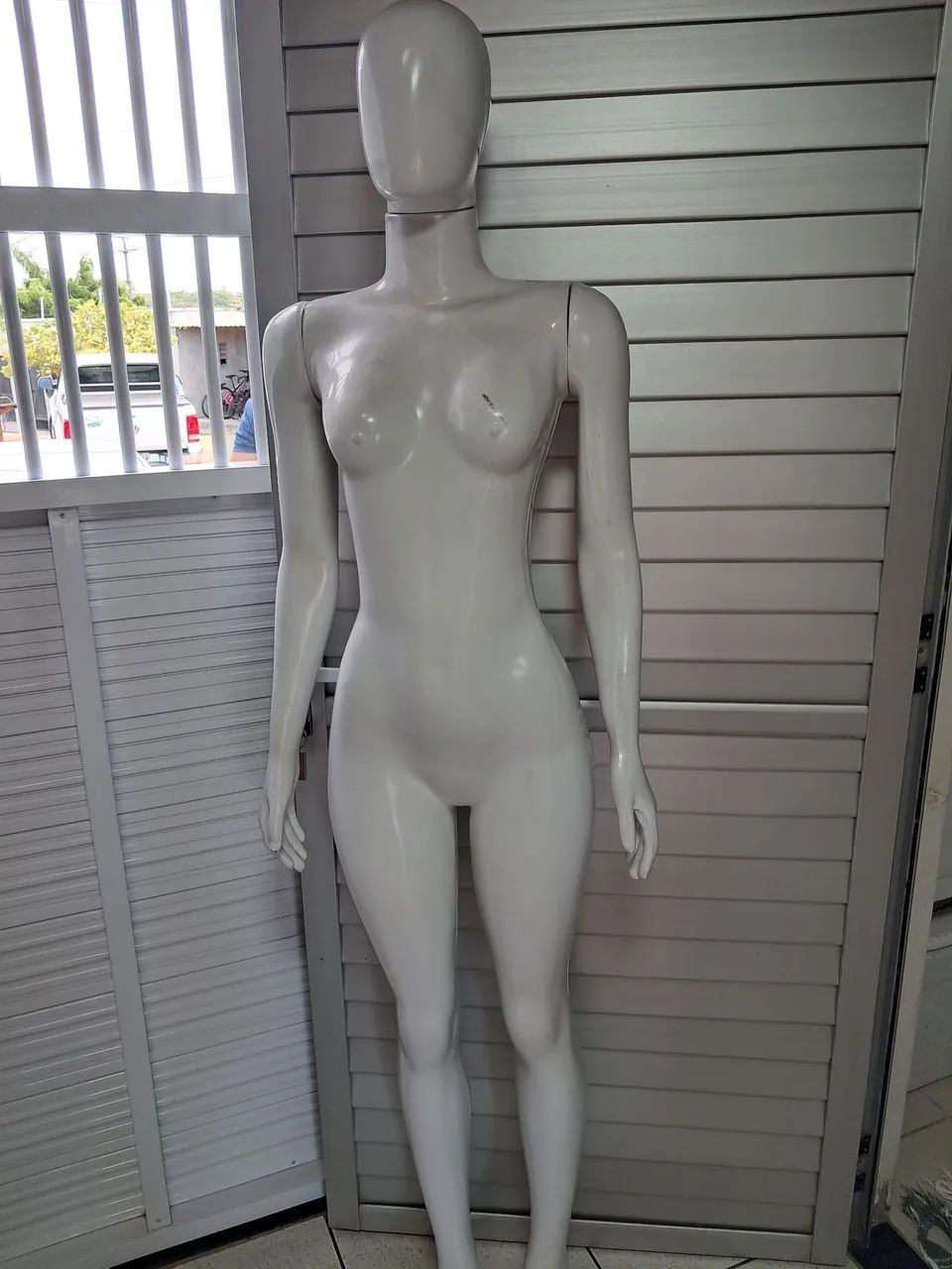 Vendo Manequim feminino,  de busto  e shorts