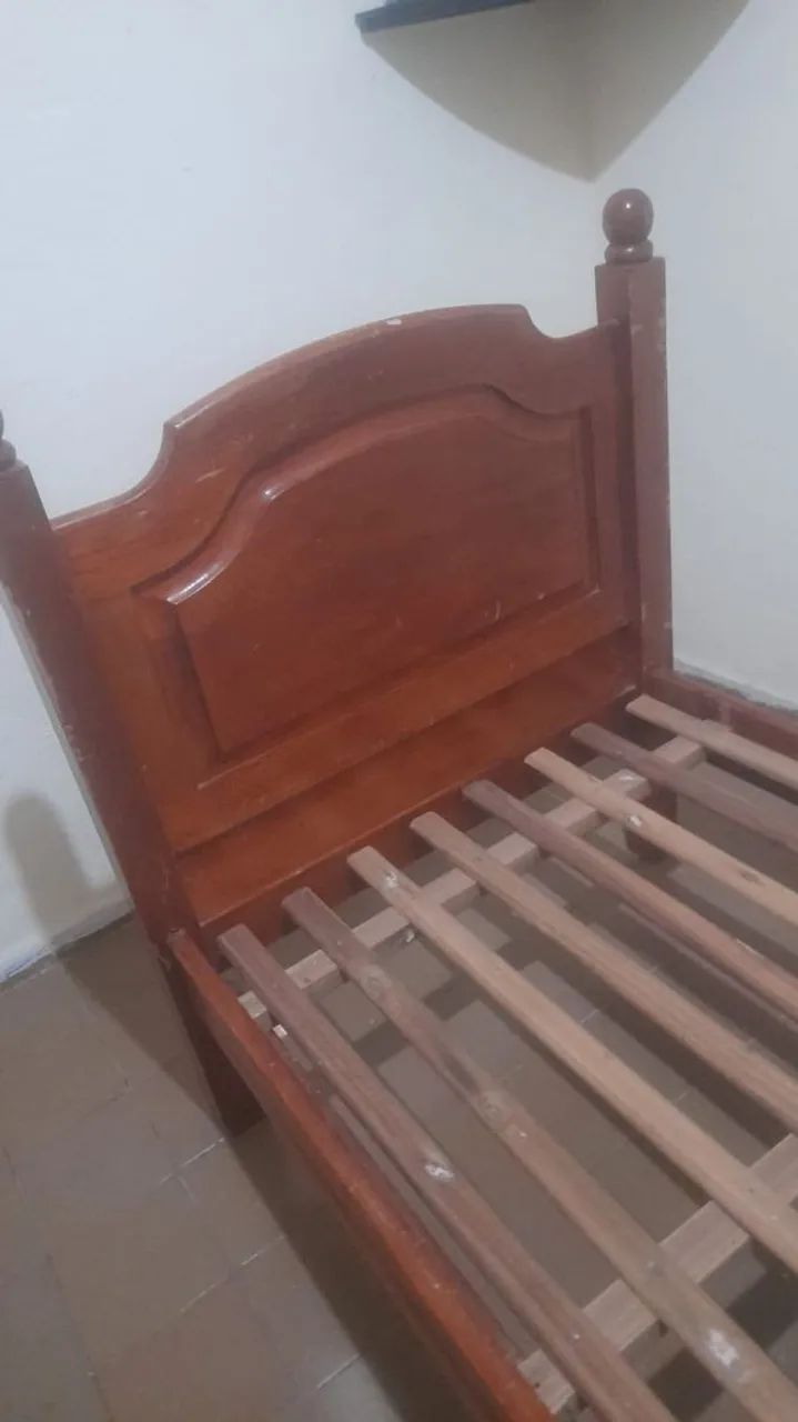Cama antiga de madeira pesada  - Foto 5