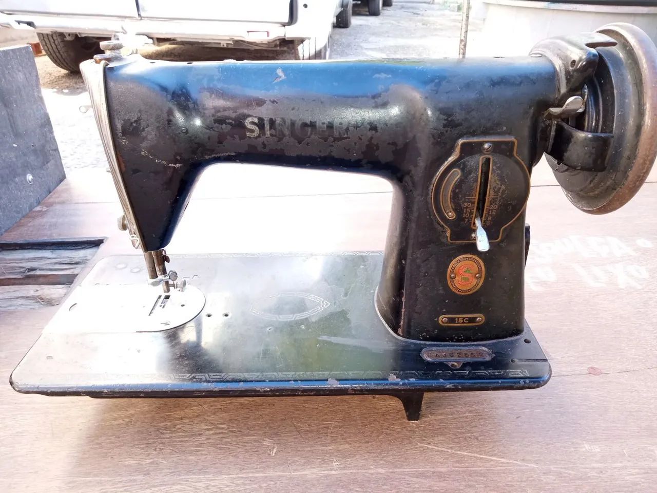 Máquina antiga de costura Singer 