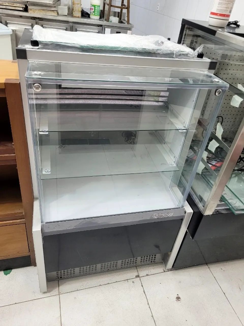 Vendo Vitrine neutra caixa gelopar - Foto 2