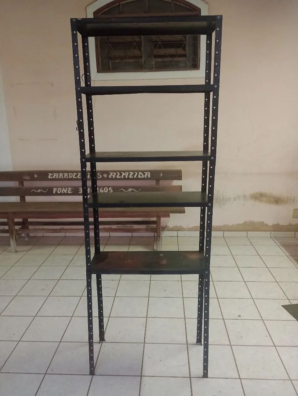 Vendo Uma estante de aço 