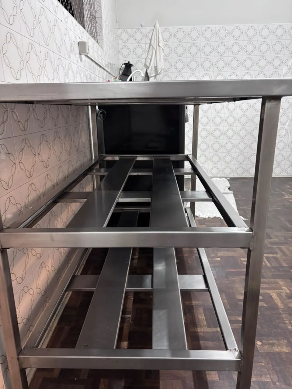 Vendo bancada totalmente em inox 130x70x91 - Foto 2