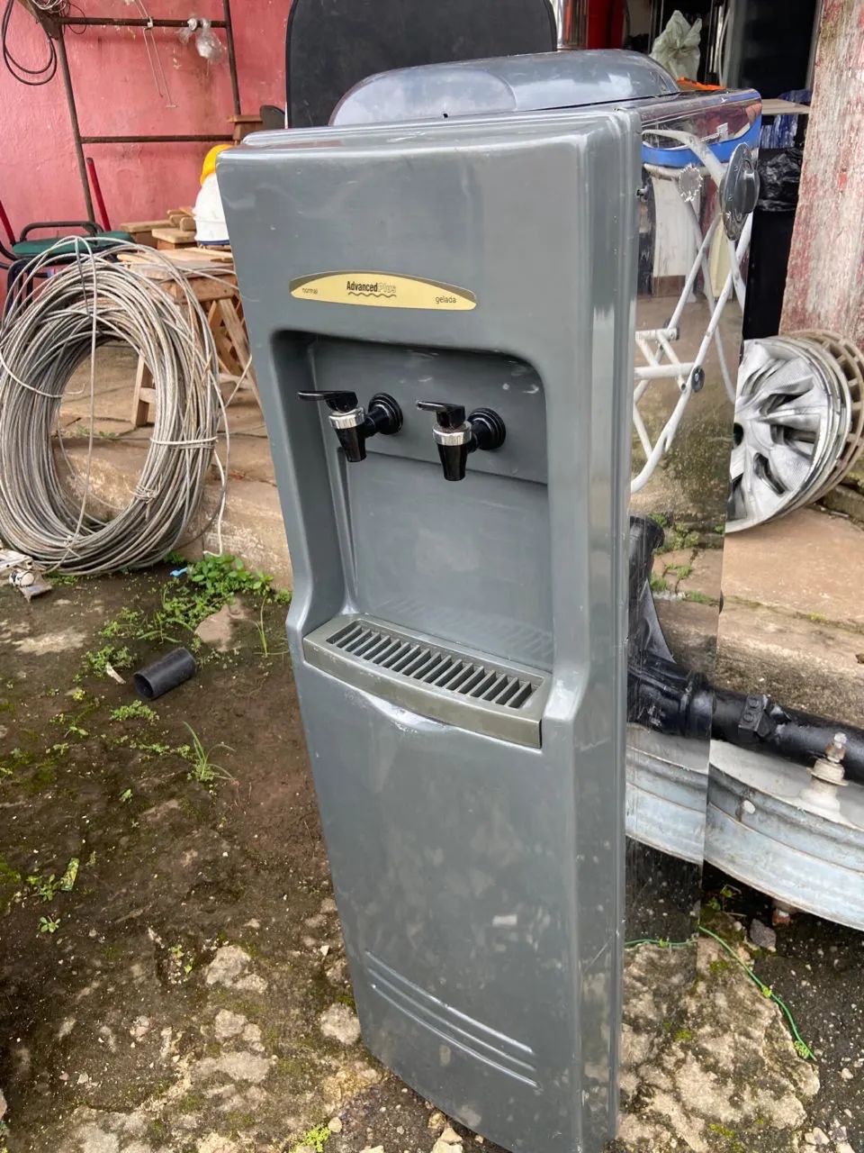 Bebedouro de galão - Foto 2