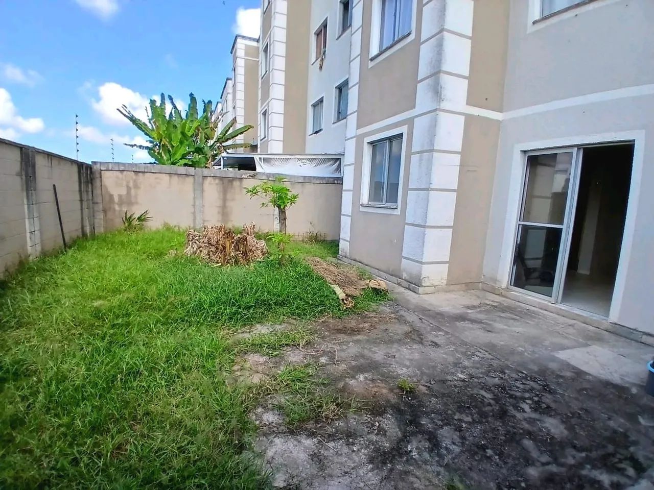 Apartamento com quintal - Ernani Sátiro
