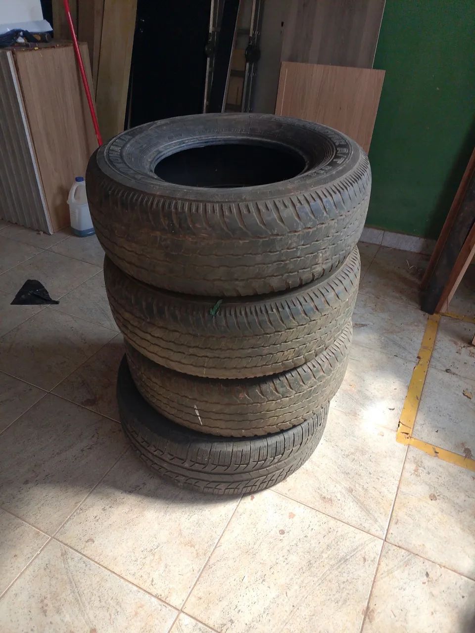 Pneus  * 235 16  - Foto 2