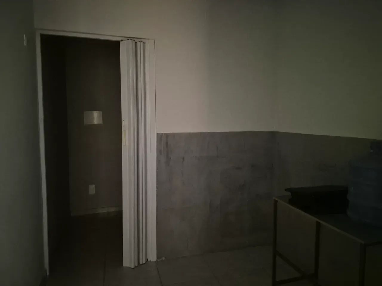 Alugo sala com 35 m2, 03 divisões,  Centro. - Foto 5